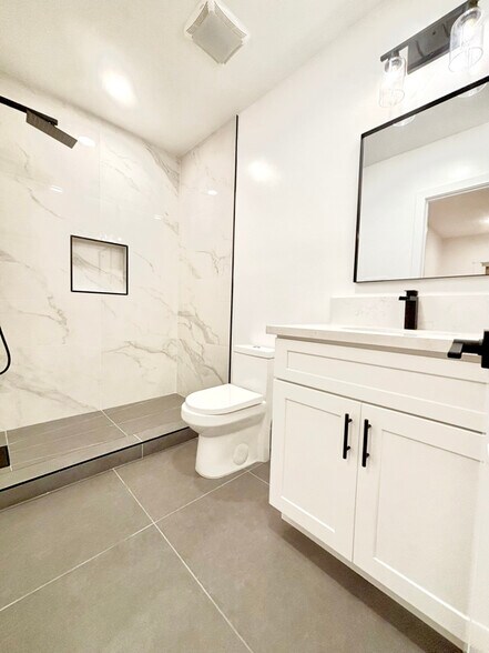 Building Photo - 852 Orange Ave