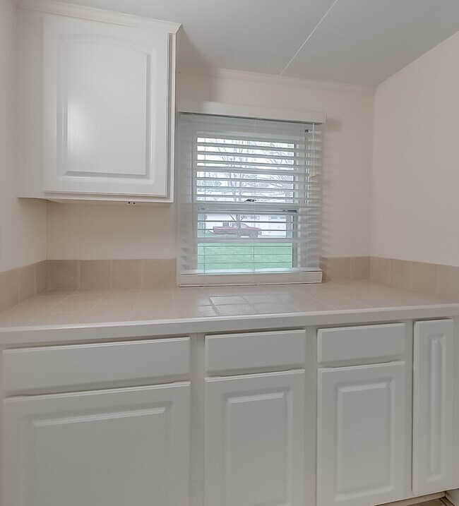 Building Photo - 396 Chilesburg Rd