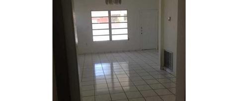 Building Photo - 752 NW 24th Ct
