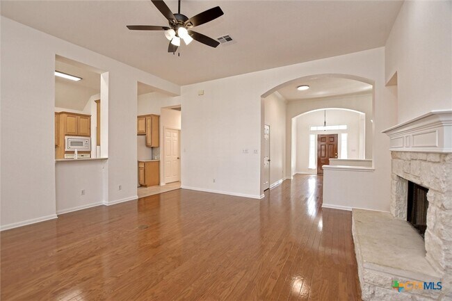 Building Photo - 2632 Henley Dr