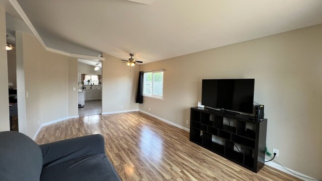 Building Photo - 2170 Cerra Vista Dr