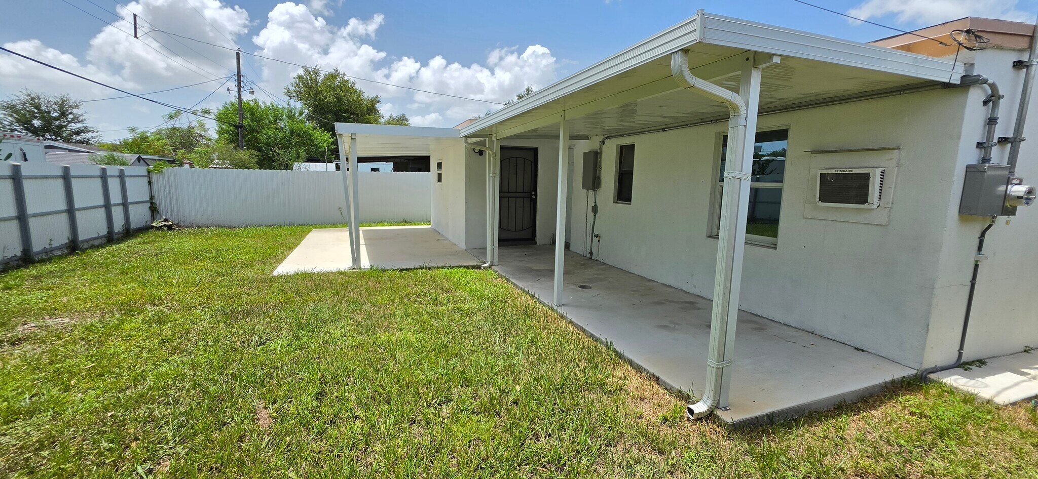 Building Photo - 2230 Service Rd
