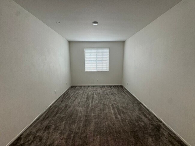 Building Photo - 3071 HOMEWARD St