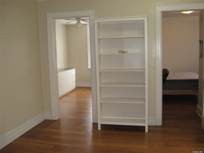 Building Photo - 266 Jericho Turnpike