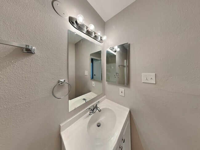 Building Photo - 19907 Gatling Ct