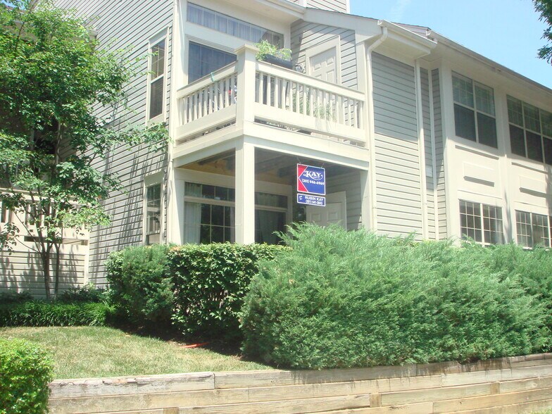 Outside view from parking lot - 5917 Barbados Pl