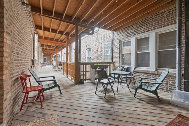 Building Photo - 2453 N Clark St