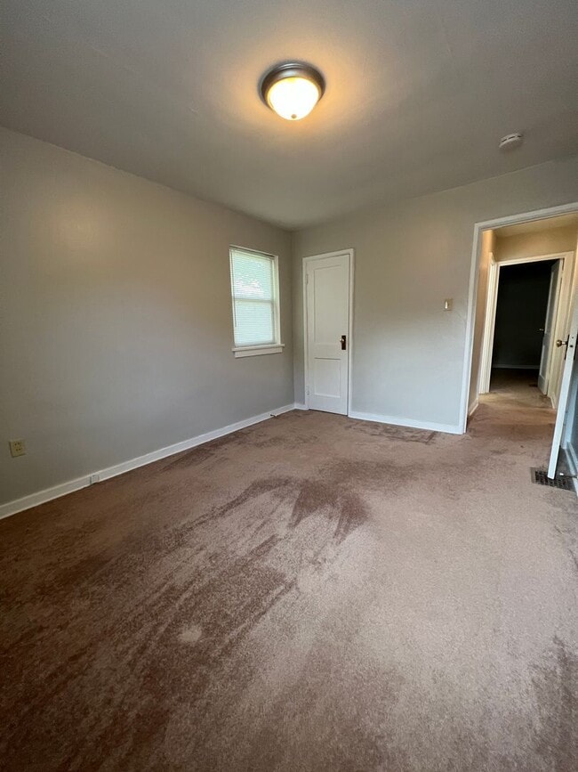 Building Photo - 1257 W 6th St