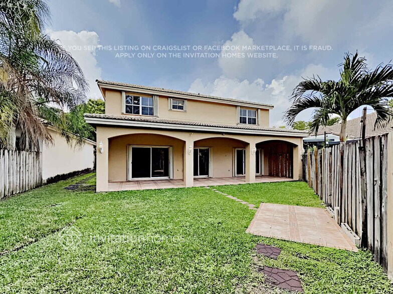Building Photo - 8393 SW 163rd Ct