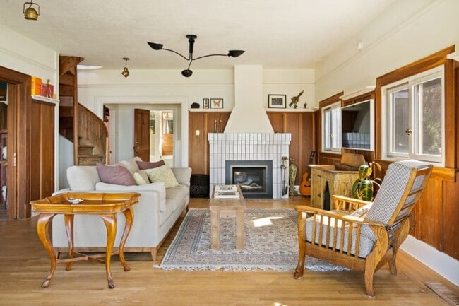 Building Photo - Sun-Filled Furnished Sausalito Home with Sweeping Bay Views