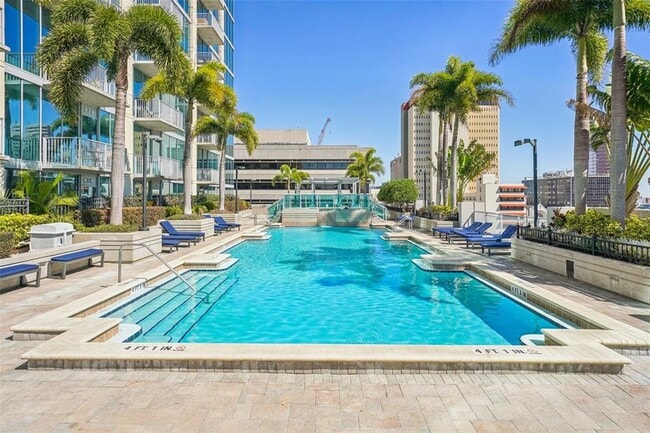 Building Photo - 777 N Ashley Dr