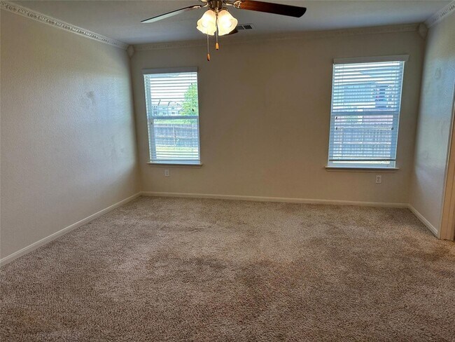 Building Photo - 201 N Hunting Lodge Ln