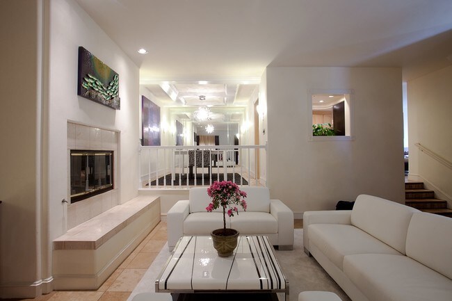 Building Photo - 450 Elmwood Dr