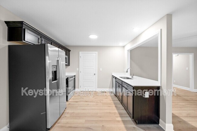 Building Photo - 3800 Roscommon Way