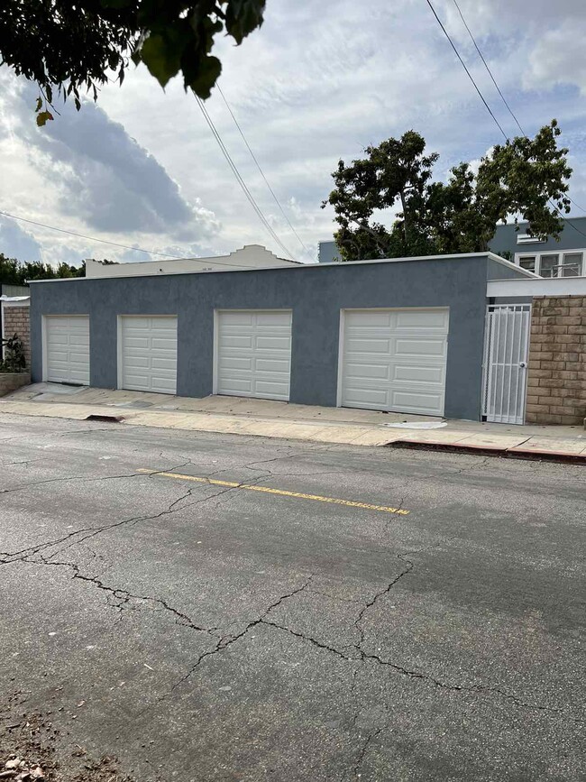 Building Photo - 1958 Carmen Ave