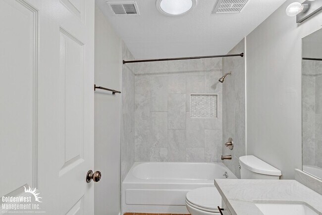 Building Photo - Stunning 2Bdm 2Ba Home in the Heart of Gle...