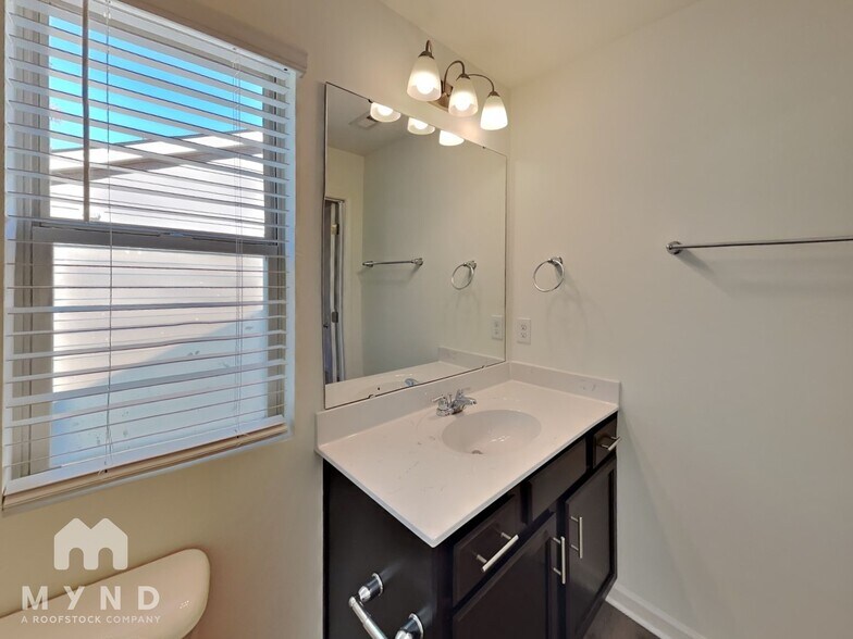 Building Photo - 246 Spark St