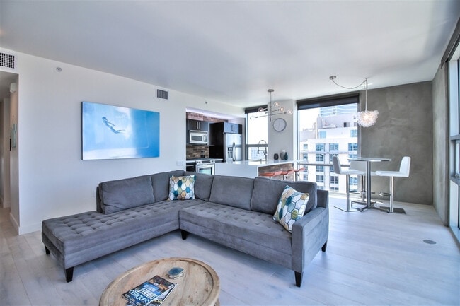 Building Photo - East Village 13th floor condo with panoramic views