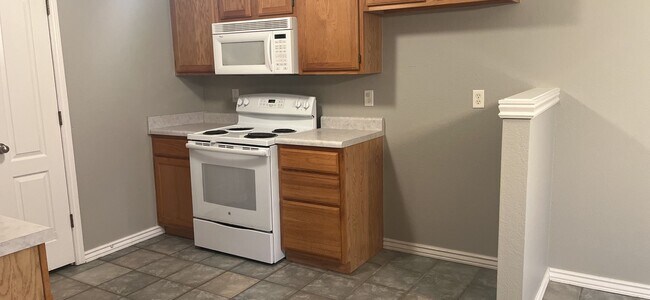 Building Photo - Great Location in Bentonville!