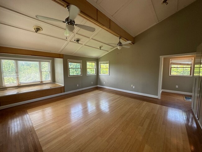Building Photo - 440 Aurora Ln