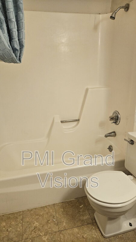 Building Photo - 1305 18th St