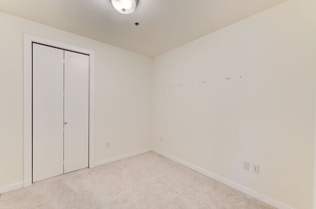 Building Photo - Panorama Towers 1