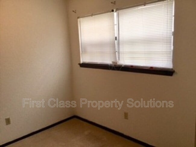 Building Photo - 3605 N Kelley Ave