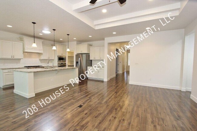 Building Photo - Immaculate Single-Level Home