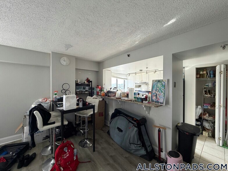 Building Photo - 15 N Beacon St