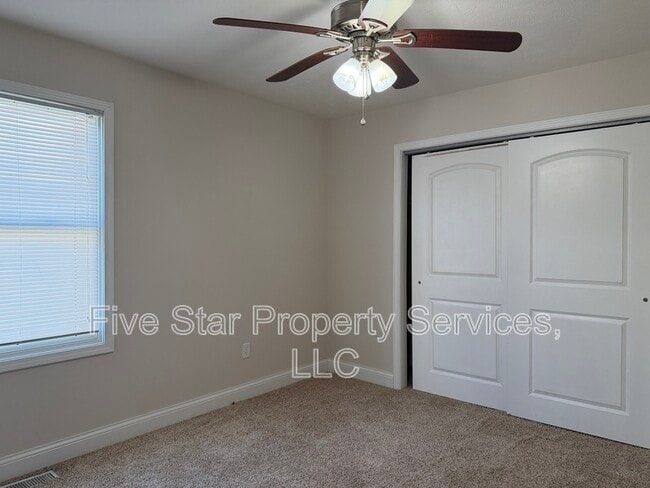 Building Photo - 1218 Hawthorn Ct