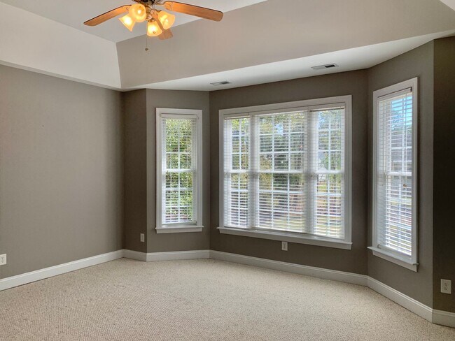 Building Photo - Great Home in Gated Community with Bonus Room!