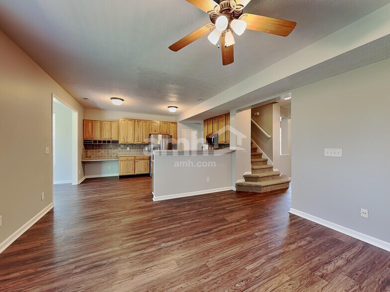 Building Photo - 5808 W Port Dr