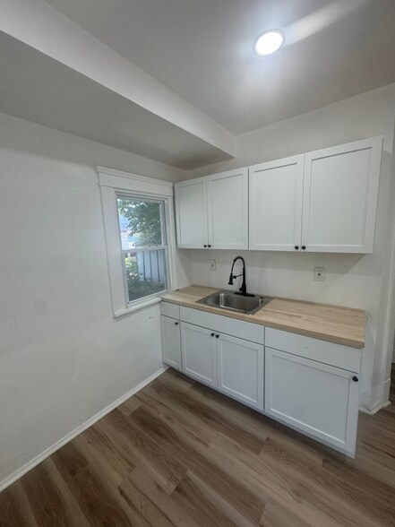Building Photo - 3202 Bradwell Ave