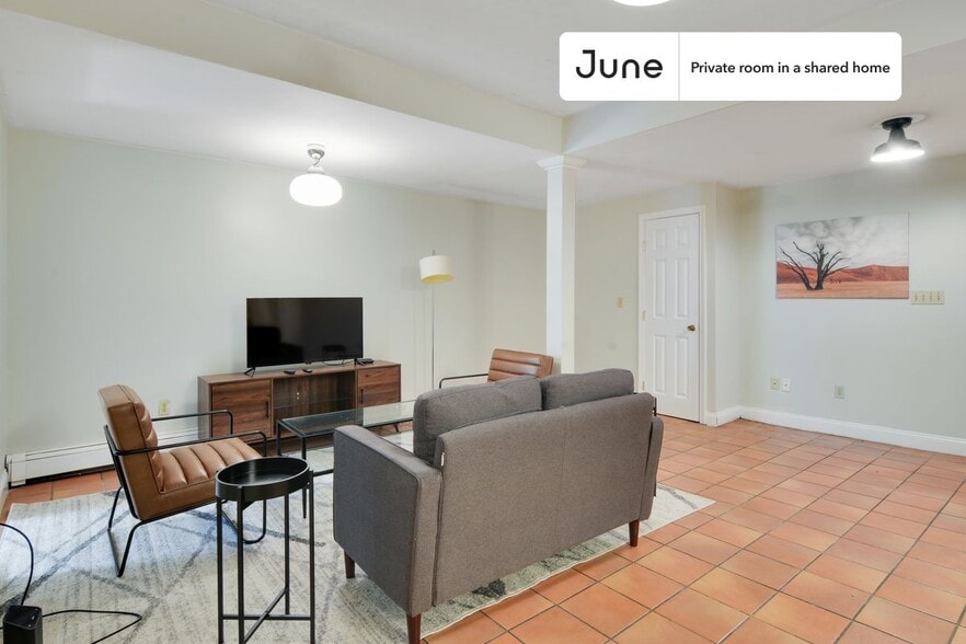 Building Photo - Room in Shared 5 bed/3 bath home