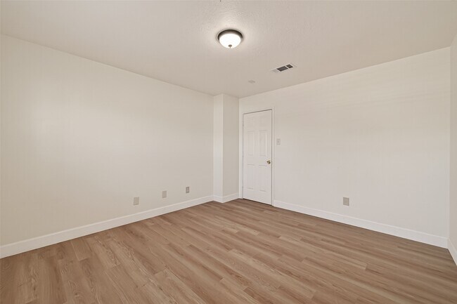 Building Photo - 15910 Clayton Bend Dr