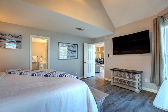 Building Photo - 8606 Columbia Dr