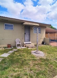 Building Photo - 525 SW 56th Ave