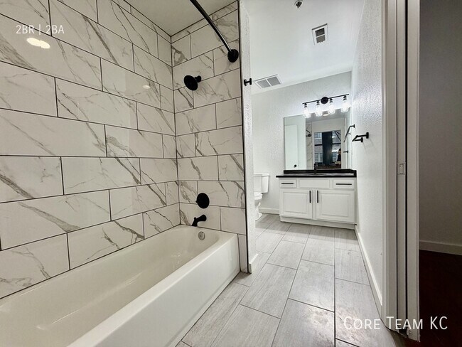 Building Photo - 934 Broadway Blvd