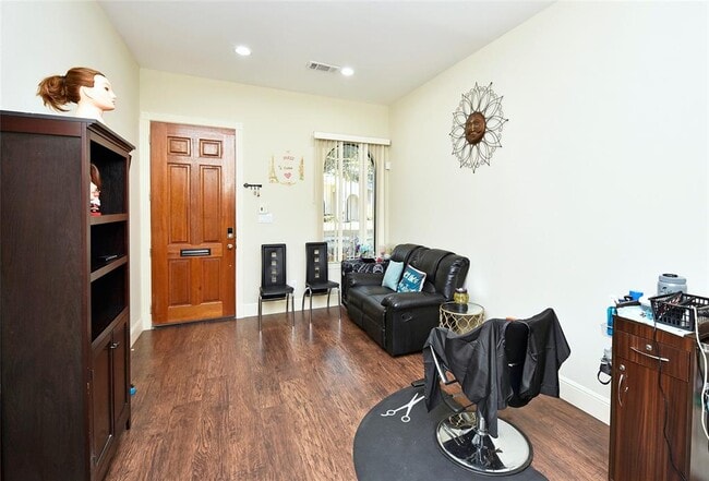 Building Photo - 12806 Willow Centre Dr