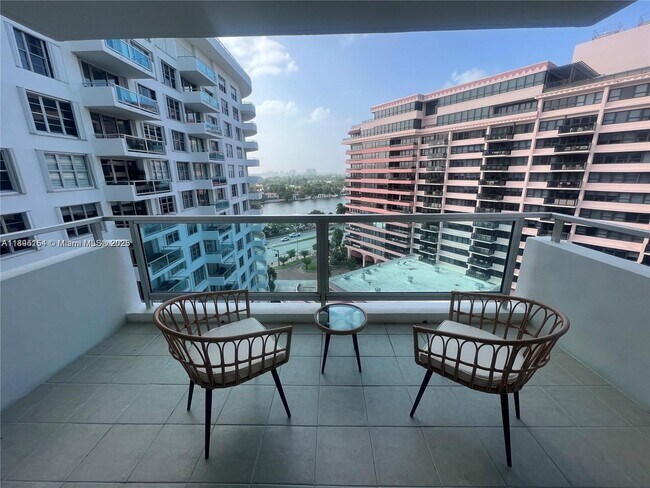 Building Photo - 5161 Collins Ave