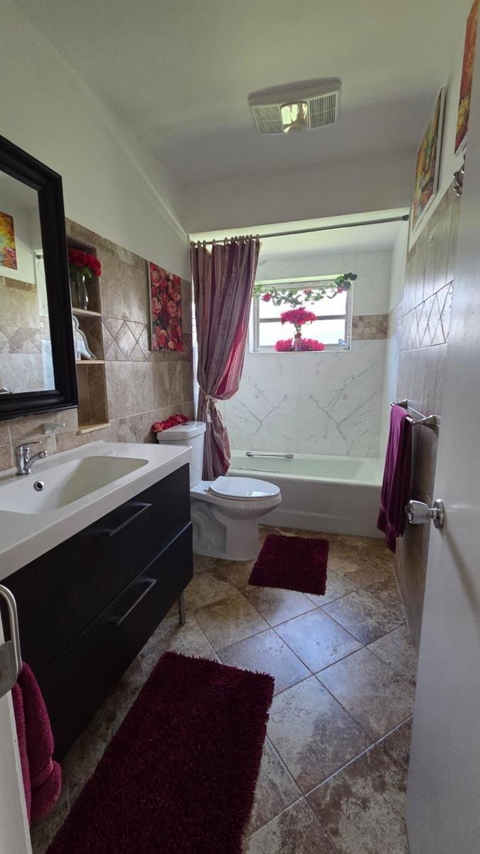 Building Photo - 4705 Holly Dr