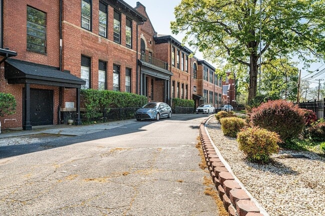 Building Photo - 426 2nd Ave SE