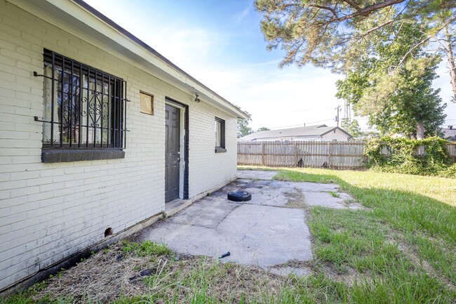 Building Photo - Cute 3 Bedroom Rental