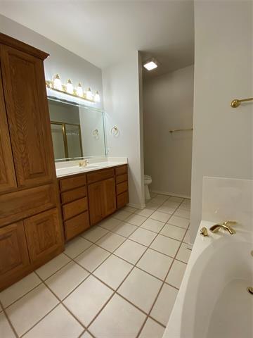 Building Photo - 4763 Red Oak Cir