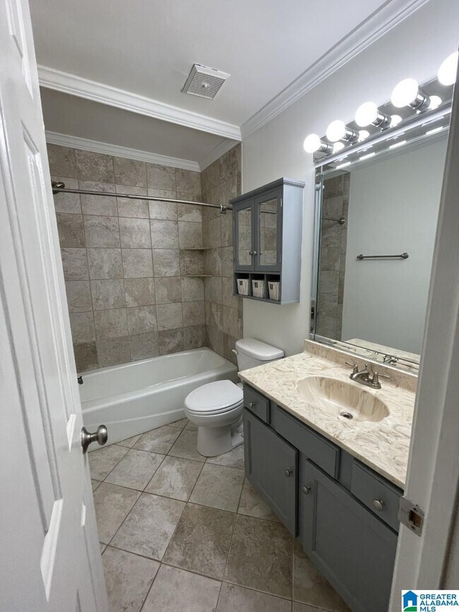 Building Photo - 236 E Green