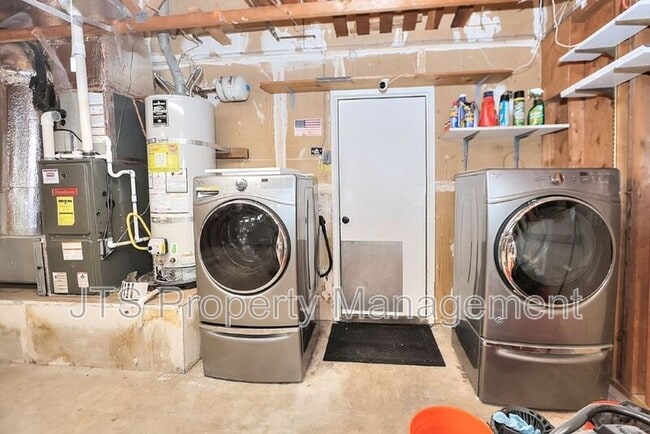 Building Photo - 6069 Kingwood Cir