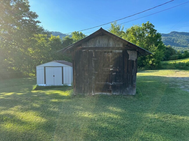 Building Photo - 2 or 3 Bedroom / 1 Bath   Chuckey, TN