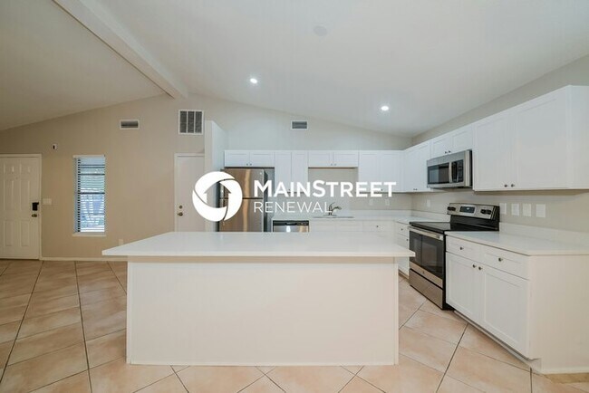 Building Photo - 3 Bedroom Pet-Friendly Home in SARASOTA, FL with Main Street Renewal