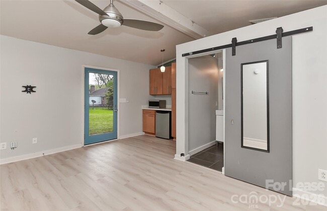 Building Photo - 3111 Spring Valley Rd