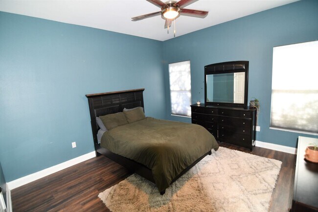 Building Photo - Zachary School District!  Trendy, 3 bedroom, 2.5 bath home in coveted Marshall Bonds Subdv